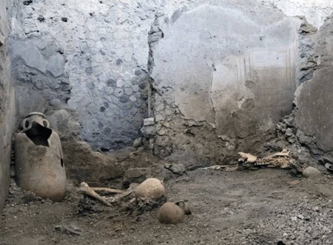 Gördükleri manzara sonrası kusarak dışarı kaçtılar! 2000 yıllık binanın içerisine giren arkeologlar hayatının şokunu yaşadı 6